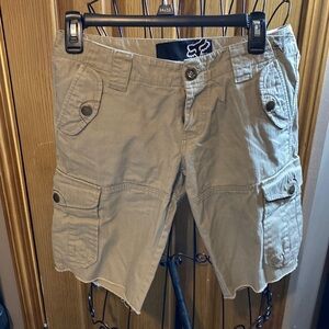 Fox’s cargo shorts​​